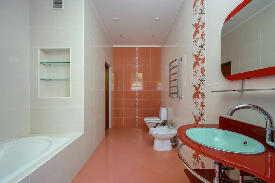 Продается дом, площадью 240.00 кв.м. Московская область, Наро-Фоминский городской округ, город Апрелевка, проезд 3-й Центральный, дом 1