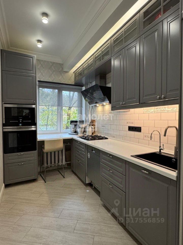 Продается 3-комнатная квартира, площадью 63.00 кв.м. Москва, улица Маршала Василевского, дом 13к1