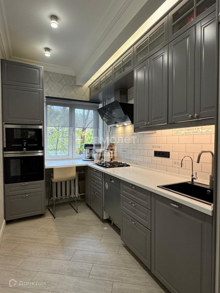 Продается 3-комнатная квартира, площадью 63.00 кв.м. Москва, улица Маршала Василевского, дом 13к1