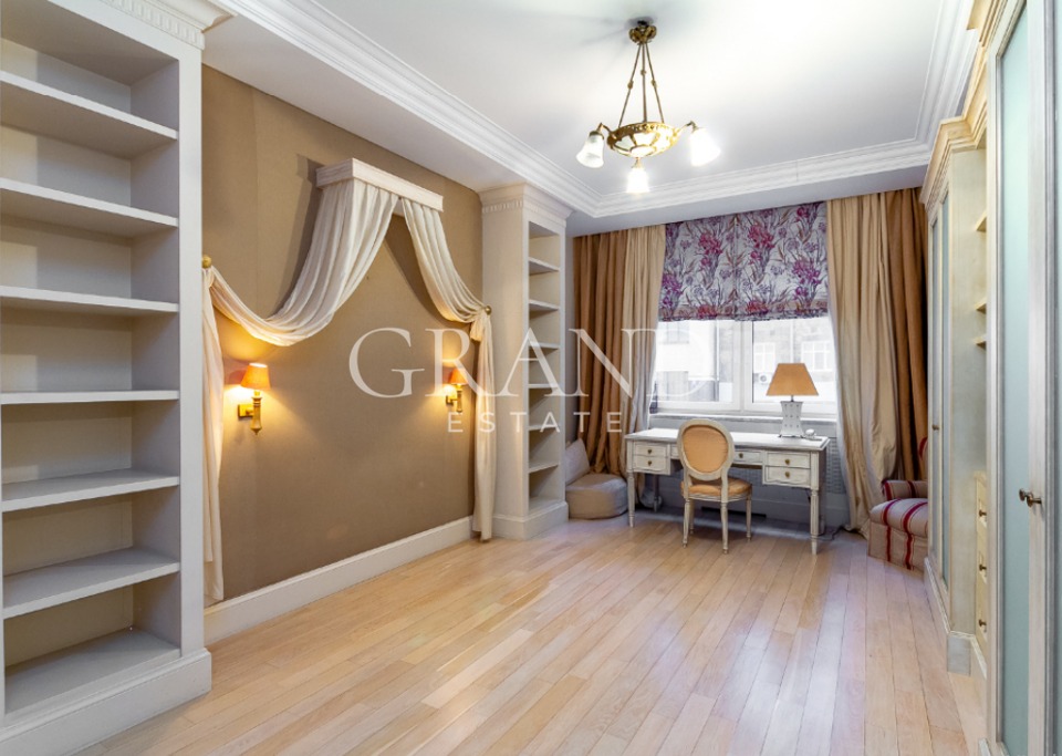 Продается 5-комнатная квартира, площадью 210.00 кв.м. Москва, переулок Филипповский, дом 8стр1