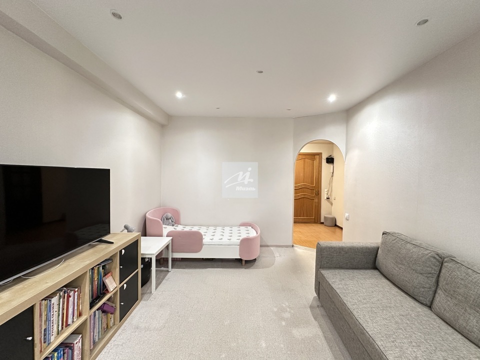 Продается 1-комнатная квартира, площадью 41.80 кв.м. Москва, Мичуринский проспект, дом 9