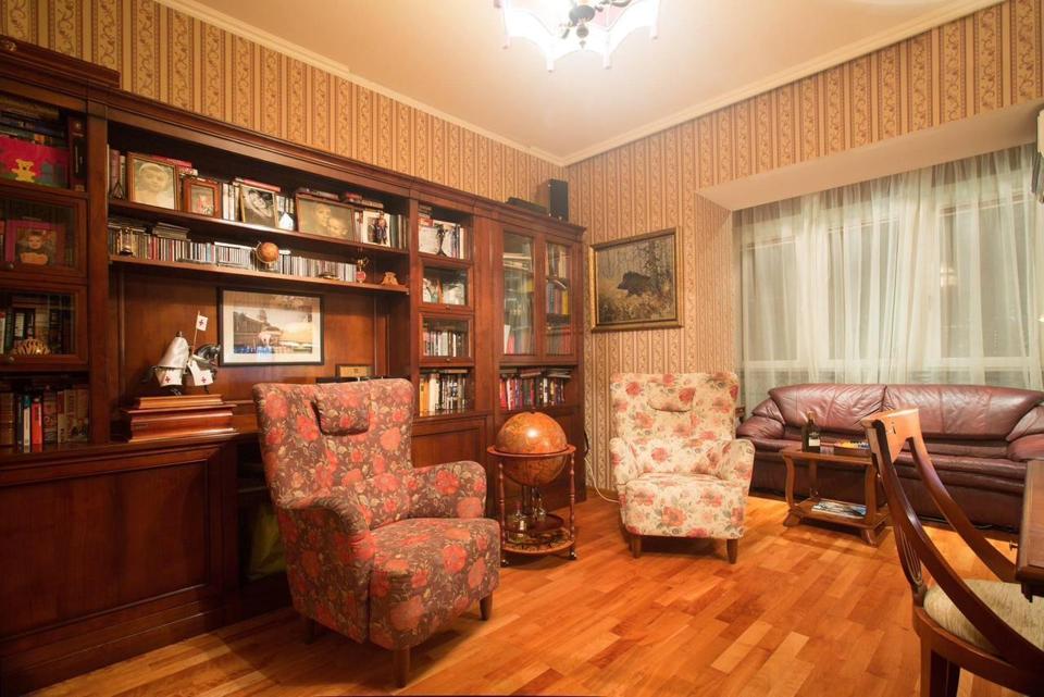 Продается 5-комнатная квартира, площадью 200.00 кв.м. Москва, улица Академика Пилюгина, дом 18