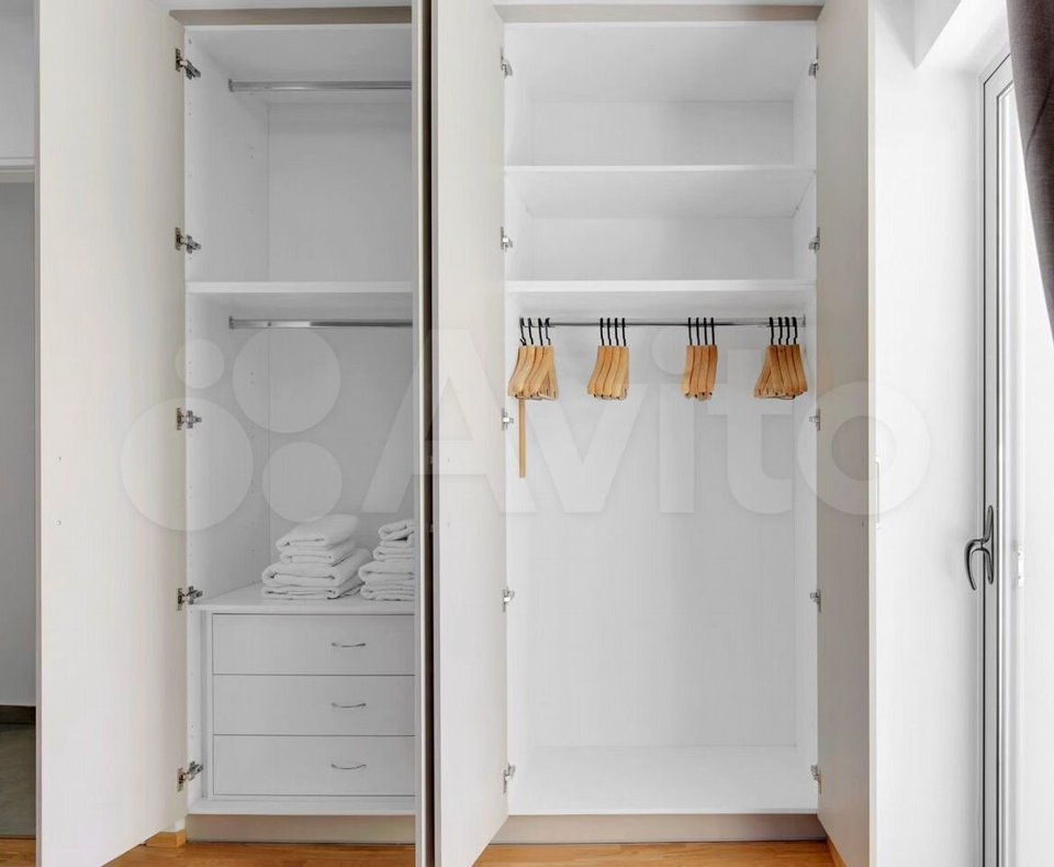 Продается 4-комнатная квартира, площадью 139.00 кв.м. Москва, переулок Зачатьевский 1-й, дом 5