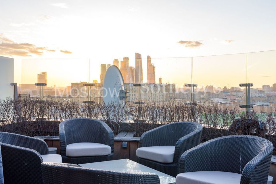 Продается 6-комнатная квартира, площадью 363.00 кв.м. Москва, переулок Неопалимовский 1-й, дом 8