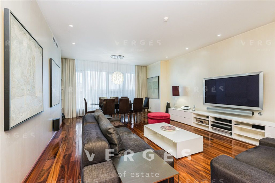 Продается 4-комнатная квартира, площадью 190.00 кв.м. Москва, улица Улофа Пальме, дом 7