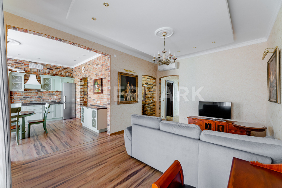 Продается 2-комнатная квартира, площадью 94.00 кв.м. Москва, улица Льва Толстого
