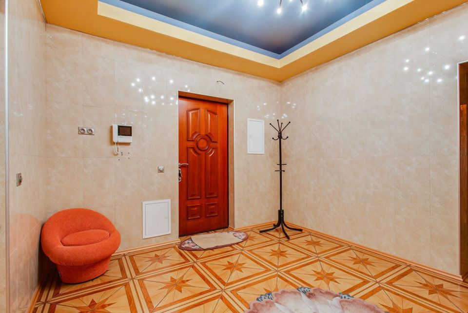 Продается 3-комнатная квартира, площадью 236.00 кв.м. Москва, Можайское шоссе, дом 2