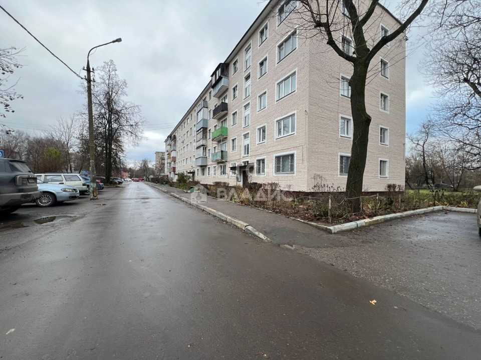 Продается 2-комнатная квартира, площадью 44.00 кв.м. Московская область, Лосино-Петровский городской округ, поселок Свердловский, улица Набережная, дом 4а