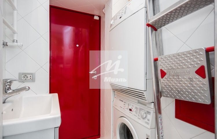 Продается 3-комнатная квартира, площадью 100.00 кв.м. Москва, набережная Котельническая, дом 1/15квк