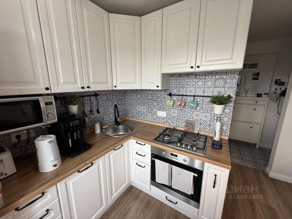 Продается 2-комнатная квартира, площадью 45.00 кв.м. Москва, улица Нежинская, дом 19к1