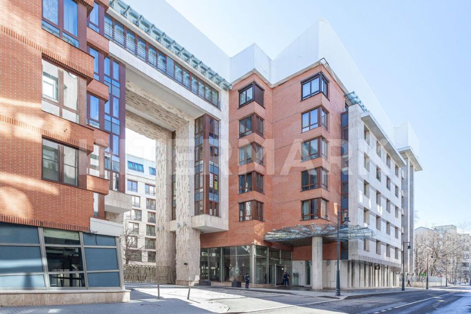 Продается 4-комнатная квартира, площадью 233.00 кв.м. Москва, переулок Зачатьевский 1-й, дом 5