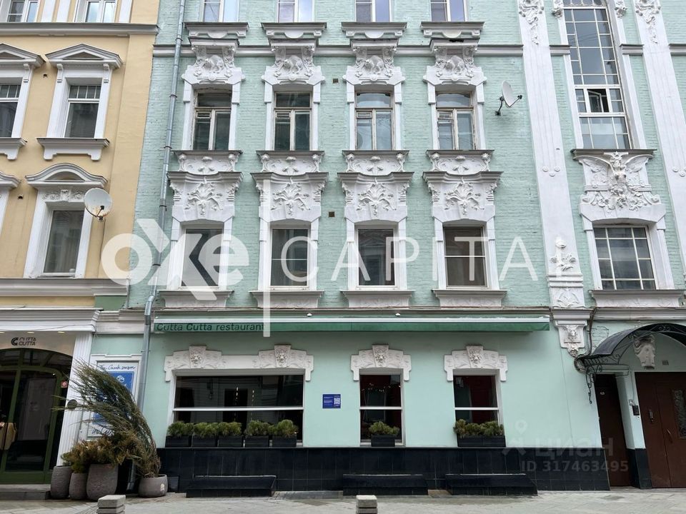 Продается 3-комнатная квартира, площадью 135.00 кв.м. Москва, переулок Козихинский Большой, дом 10