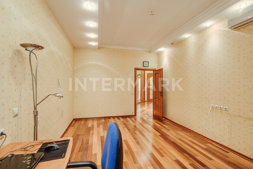 Продается 4-комнатная квартира, площадью 150.00 кв.м. Москва, переулок Казарменный, дом 3с6