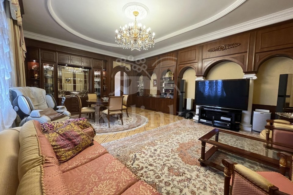 Продается 5-комнатная квартира, площадью 235.00 кв.м. Москва, переулок Руновский, дом 12