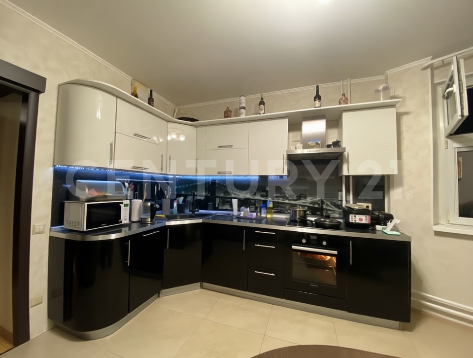 Продается 3-комнатная квартира, площадью 101.00 кв.м. Московская область, Одинцовский район, село Немчиновка, Советский проспект, дом 106