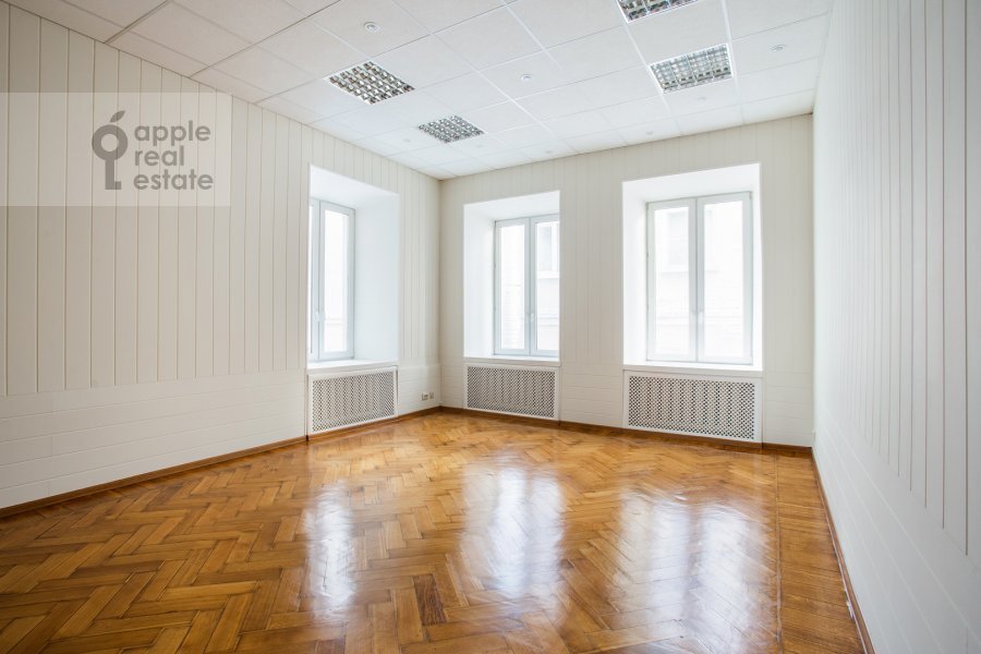 Продается 4-комнатная квартира, площадью 110.00 кв.м. Москва, Страстной бульвар, дом 4стр4