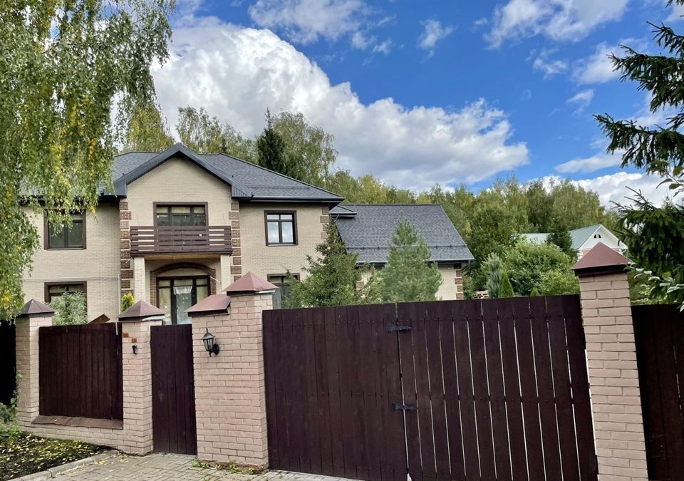 Продается дом, площадью 600.00 кв.м. Московская область, Одинцовский район, деревня Ларюшино
