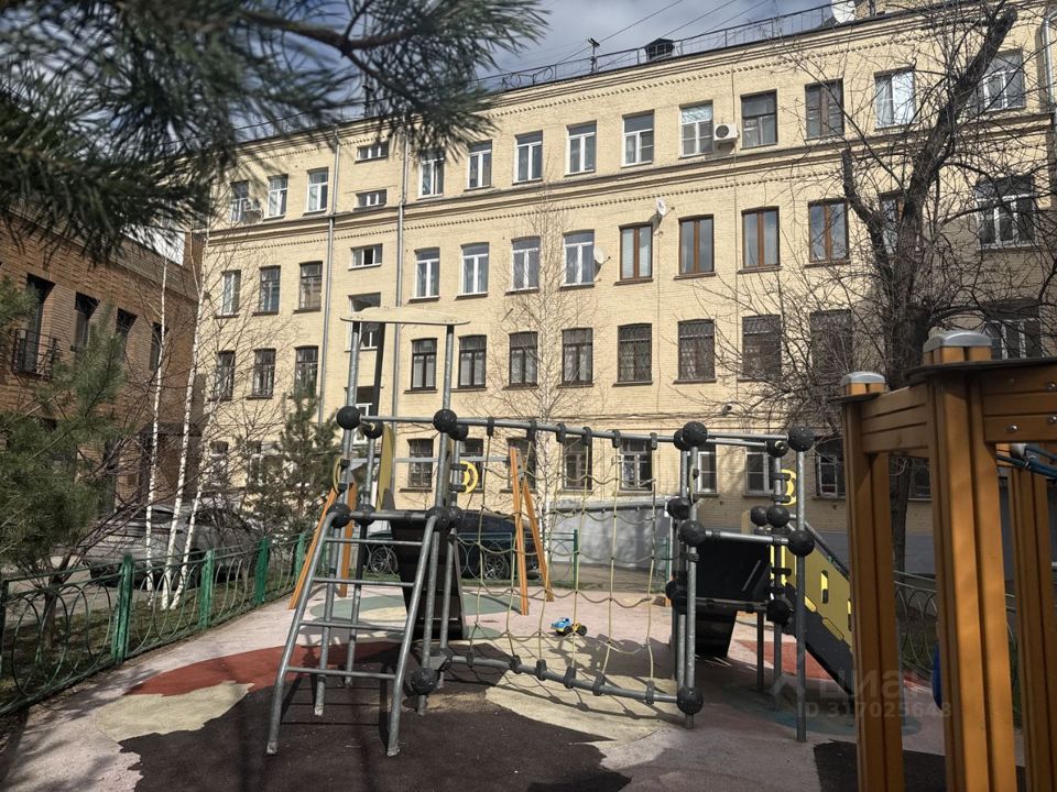 Продается 1-комнатная квартира, площадью 12.00 кв.м. Москва, улица Покровка, дом 43А