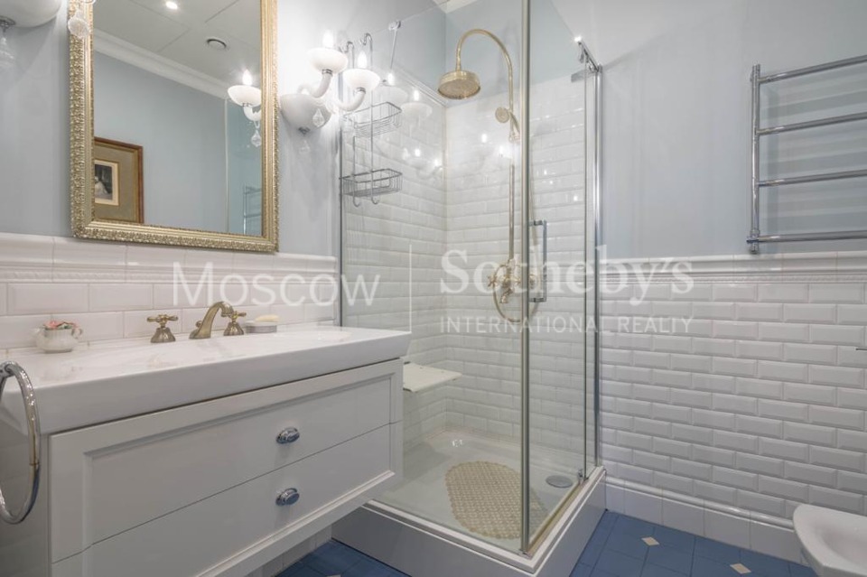 Продается 5-комнатная квартира, площадью 230.00 кв.м. Москва, переулок Зачатьевский 2-й, дом 11