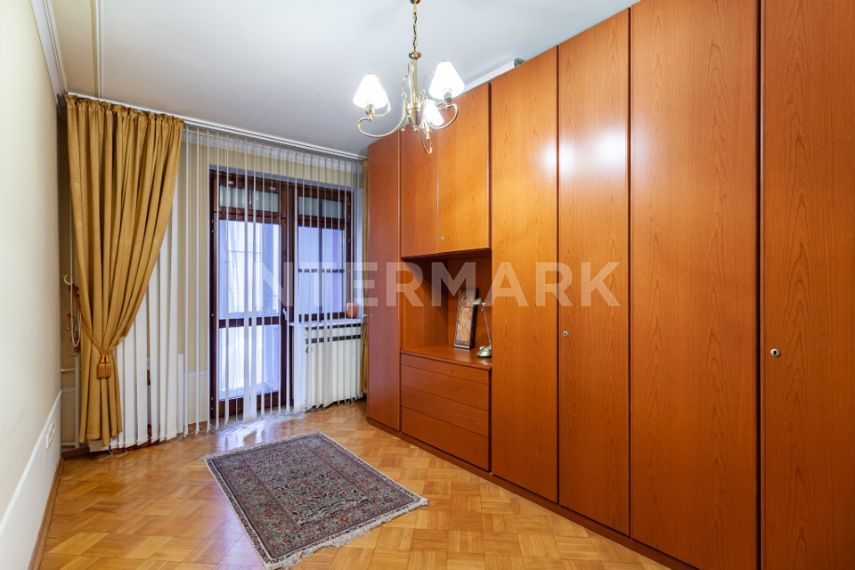 Продается 4-комнатная квартира, площадью 153.30 кв.м. Москва, переулок Луков, дом 7