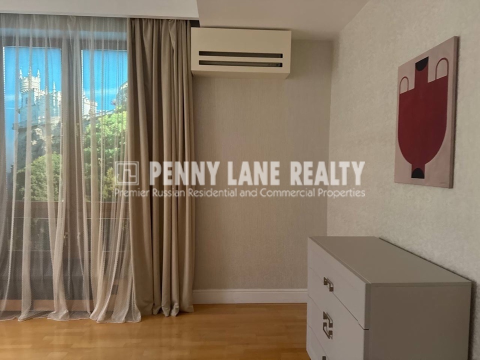 Продается 3-комнатная квартира, площадью 135.00 кв.м. Москва, Страстной бульвар