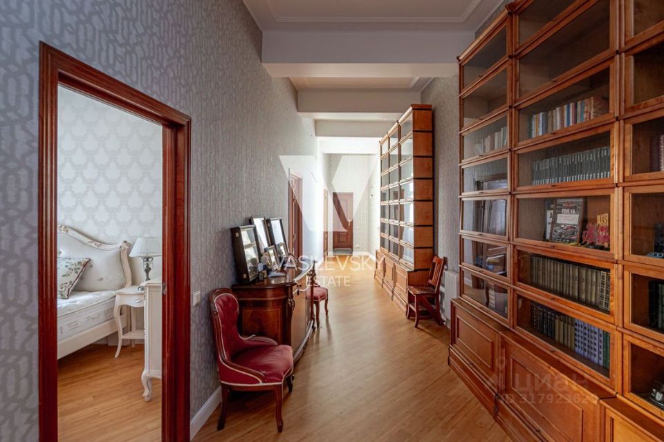 Продается 4-комнатная квартира, площадью 200.00 кв.м. Москва, улица Бауманская, дом 26