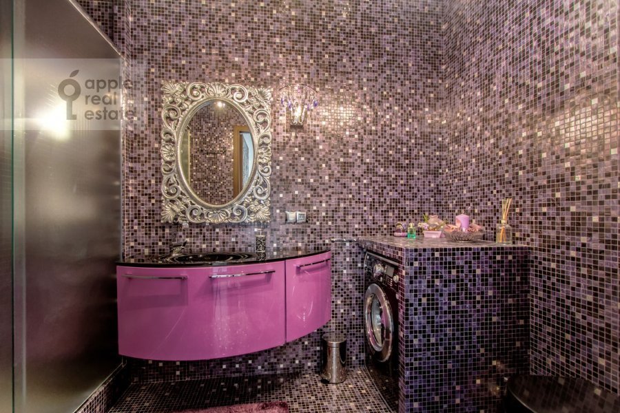 Продается 2-комнатная квартира, площадью 118.00 кв.м. Москва, улица Нежинская, дом 1к2