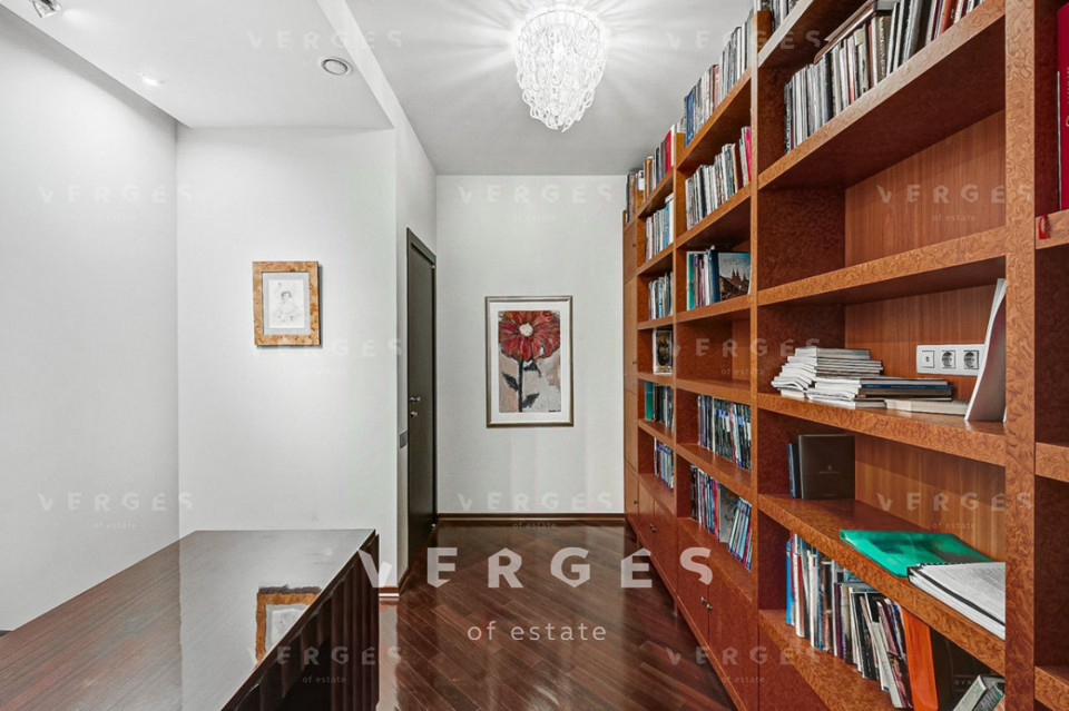 Продается 3-комнатная квартира, площадью 169.00 кв.м. Москва, переулок Зачатьевский 1-й