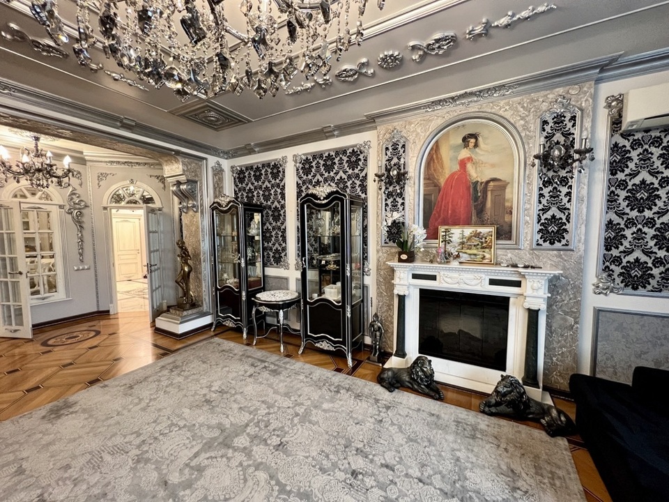 Продается 4-комнатная квартира, площадью 176.00 кв.м. Москва, Ленинский проспект, дом 111к1