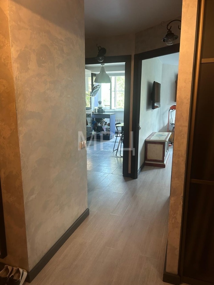 Продается 3-комнатная квартира, площадью 65.00 кв.м. Москва, Загородное шоссе, дом 9к1