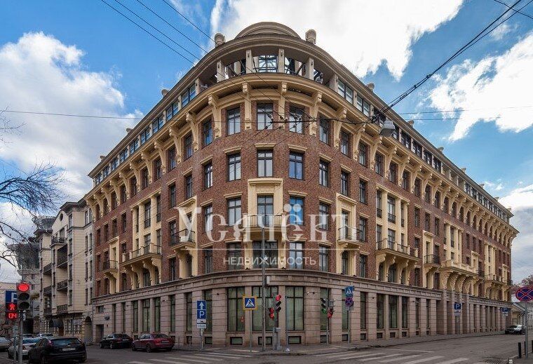 Продается 5-комнатная квартира, площадью 253.00 кв.м. Москва, переулок Большой Лёвшинский, дом 11