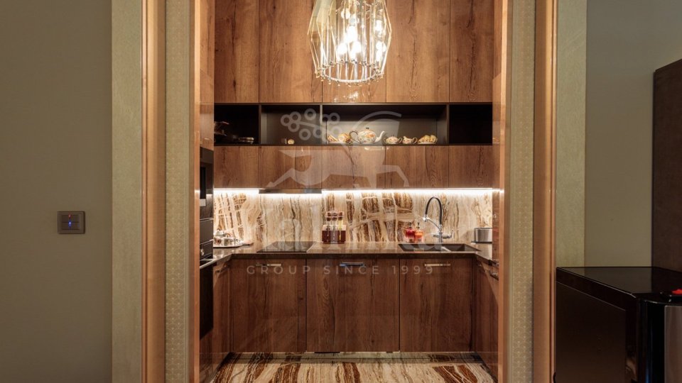 Продается 2-комнатная квартира, площадью 137.00 кв.м. Москва, улица Бронная Малая