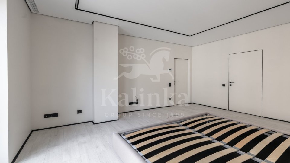 Продается 2-комнатная квартира, площадью 74.00 кв.м. Москва, улица Большая Садовая