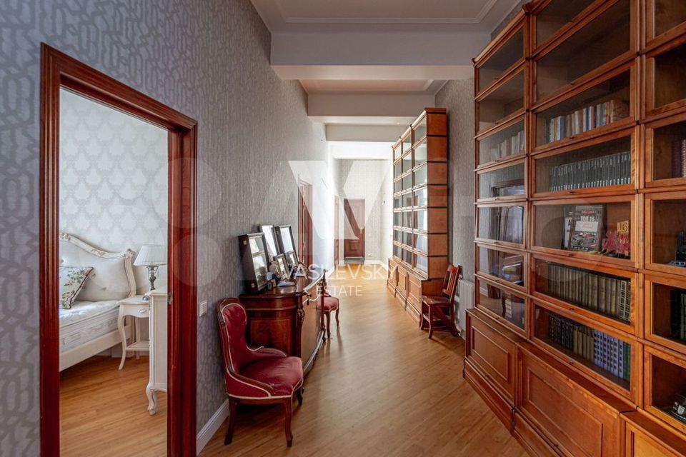 Продается 4-комнатная квартира, площадью 200.00 кв.м. Москва, улица Бауманская, дом 26