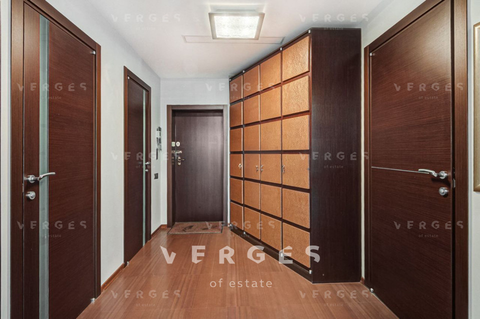 Продается 3-комнатная квартира, площадью 169.00 кв.м. Москва, переулок Зачатьевский 1-й