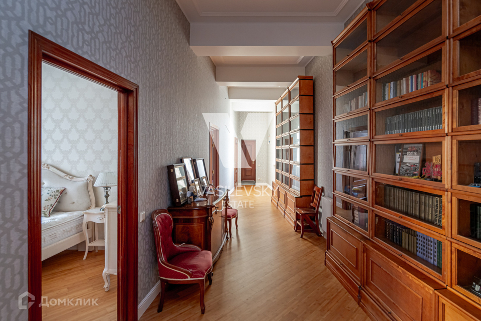 Продается 4-комнатная квартира, площадью 200.00 кв.м. Москва, улица Бауманская, дом 26