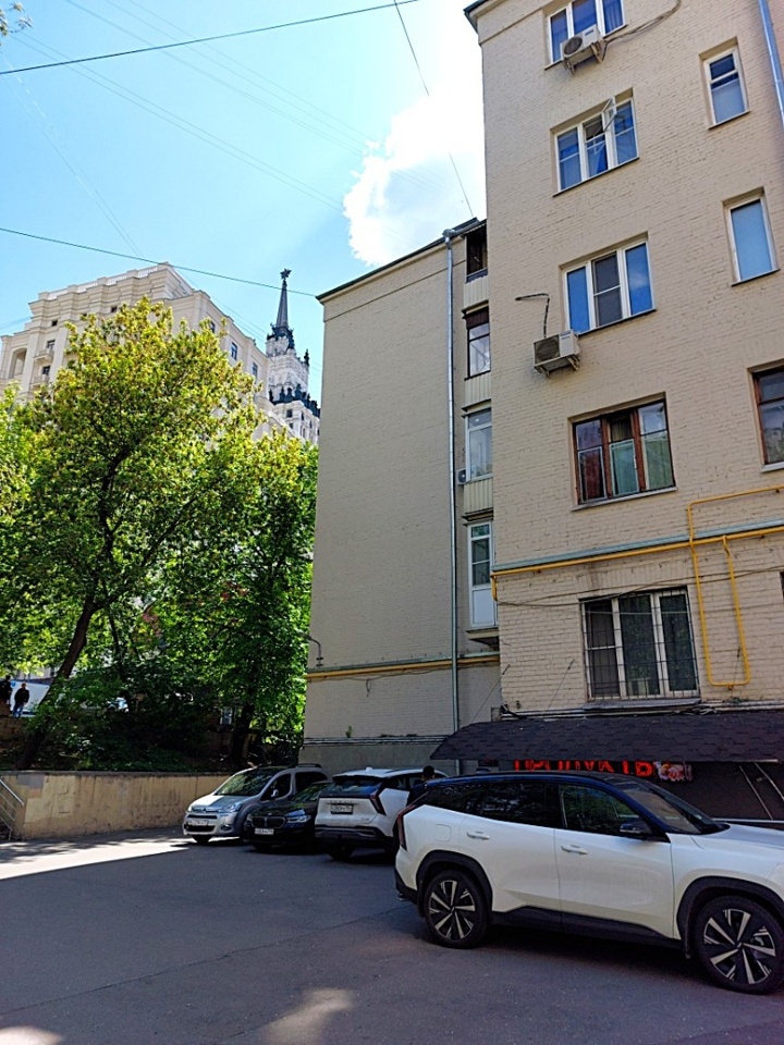 Продается 2-комнатная квартира, площадью 54.00 кв.м. Москва, переулок Орликов, дом 6