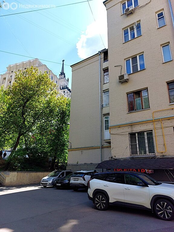 Продается 2-комнатная квартира, площадью 54.00 кв.м. Москва, переулок Орликов, дом 6