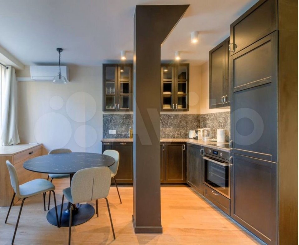 Продается 3-комнатная квартира, площадью 169.00 кв.м. Москва, переулок Зачатьевский 1-й, дом 5