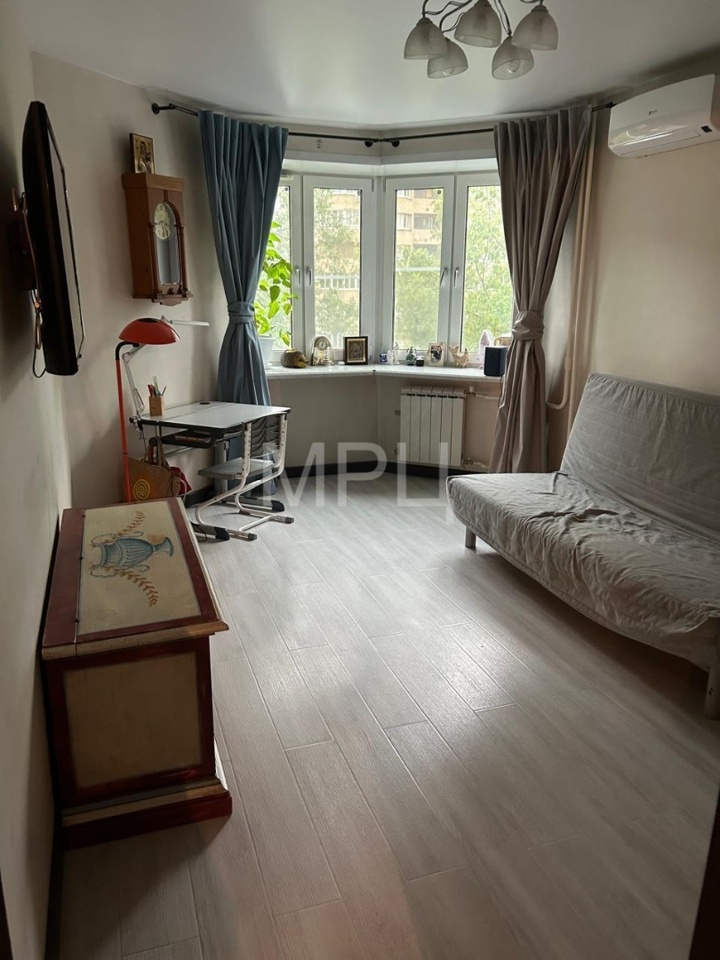 Продается 3-комнатная квартира, площадью 65.00 кв.м. Москва, Загородное шоссе, дом 9к1