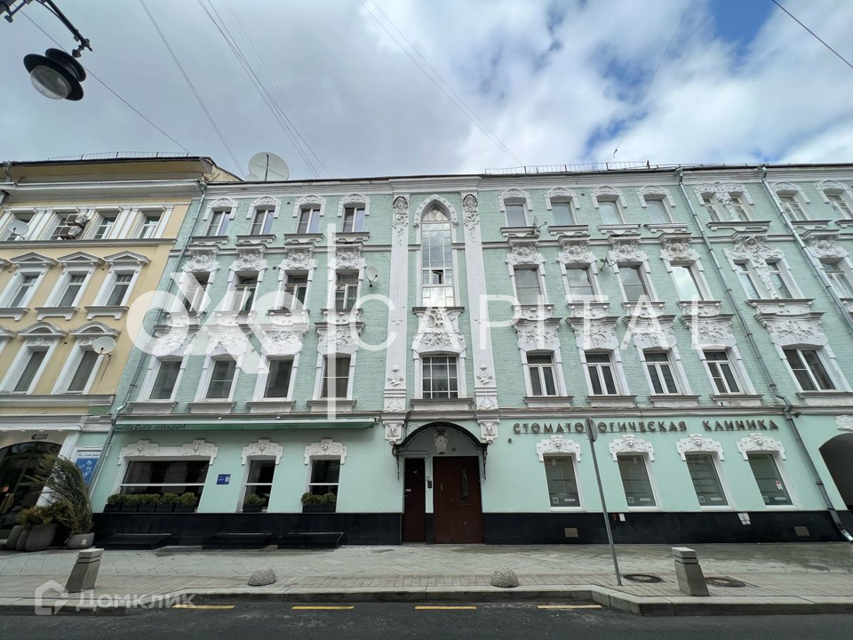 Продается 3-комнатная квартира, площадью 135.00 кв.м. Москва, переулок Козихинский Большой, дом 10