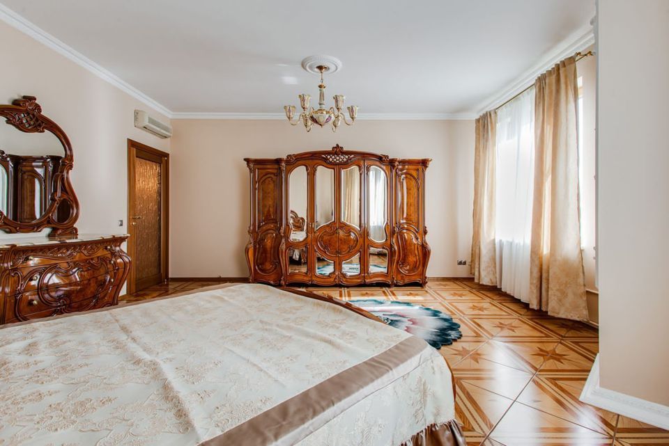 Продается 3-комнатная квартира, площадью 236.00 кв.м. Москва, Можайское шоссе, дом 2