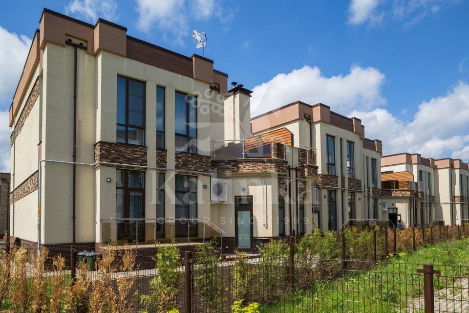 Продается дом, площадью 220.00 кв.м. Московская область, Истра городской округ, деревня Красный Посёлок, жилой комплекс Покровский, улица Новая, дом 254