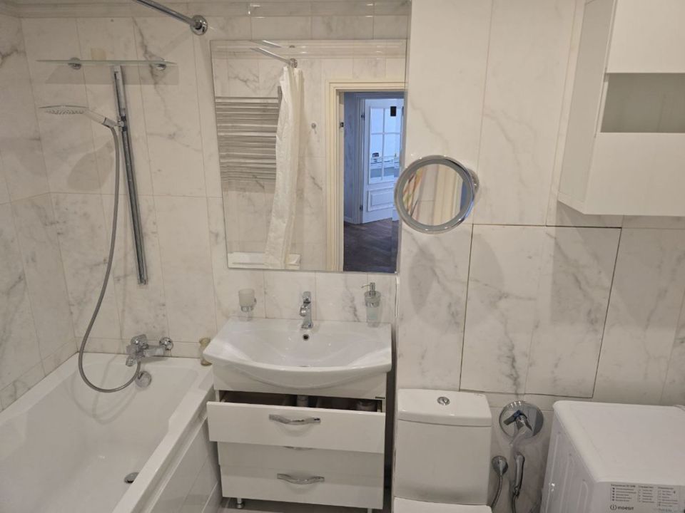 Продается 2-комнатная квартира, площадью 60.00 кв.м. Москва, улица Нежинская, дом 16