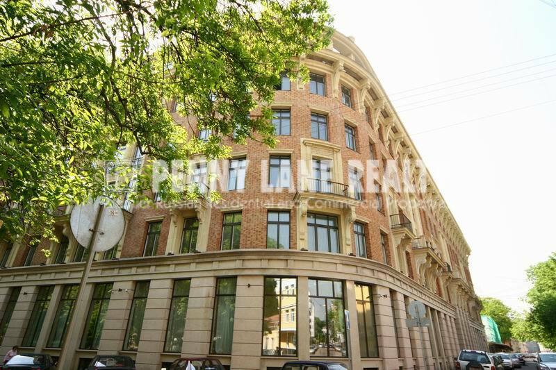Продается 5-комнатная квартира, площадью 256.00 кв.м. Москва, переулок Большой Лёвшинский, дом 11
