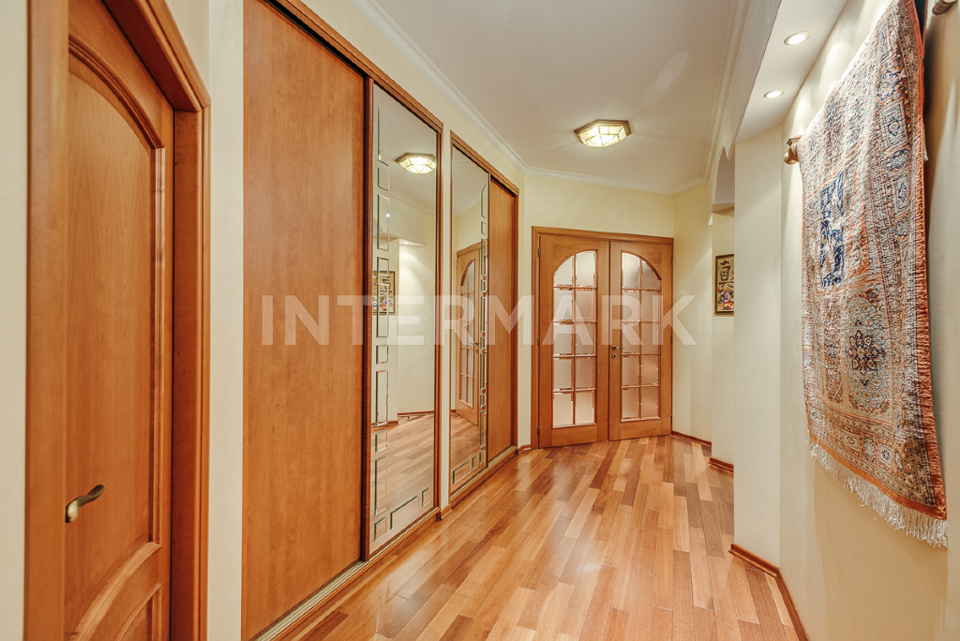 Продается 4-комнатная квартира, площадью 150.00 кв.м. Москва, переулок Казарменный, дом 3с6