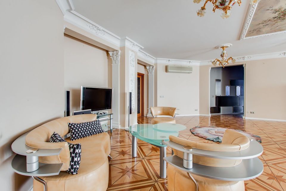 Продается 3-комнатная квартира, площадью 236.00 кв.м. Москва, Можайское шоссе, дом 2