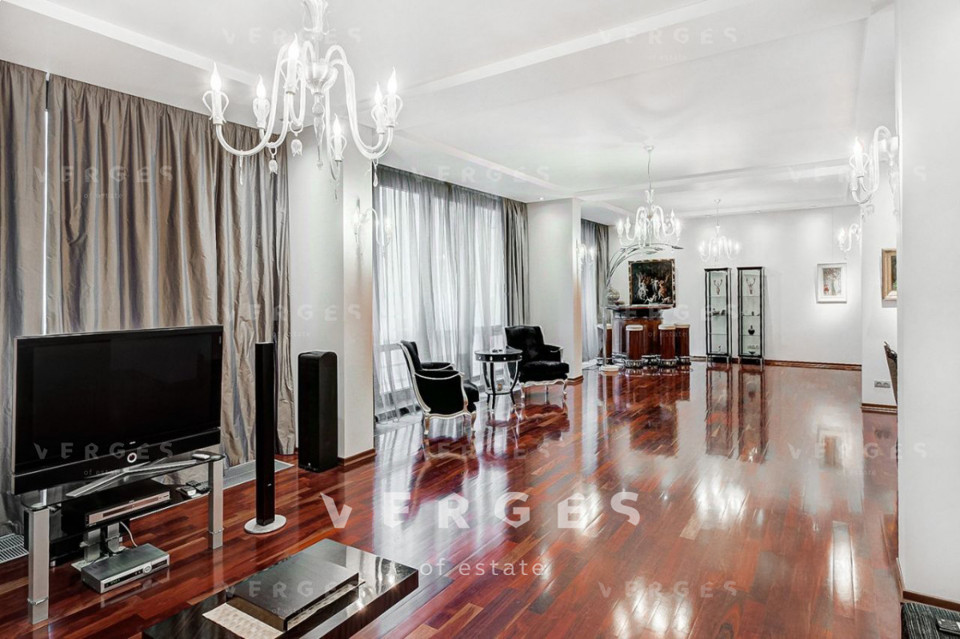 Продается 3-комнатная квартира, площадью 169.00 кв.м. Москва, переулок Зачатьевский 1-й