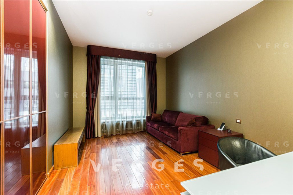 Продается 4-комнатная квартира, площадью 190.00 кв.м. Москва, улица Улофа Пальме, дом 7