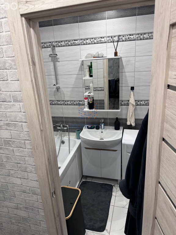 Продается 1-комнатная квартира, площадью 35.00 кв.м. Москва, улица Кедрова, дом 18к1